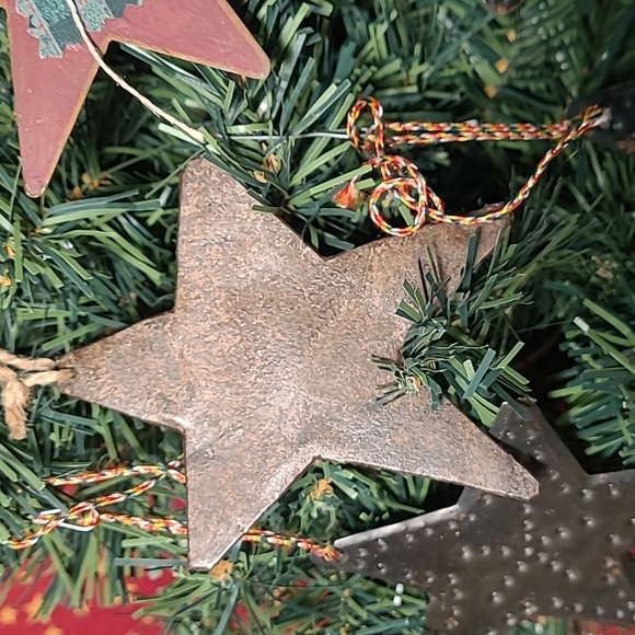Folk Art Style Metal Punched Stars Christmas Ornaments - Picture 4 of 12